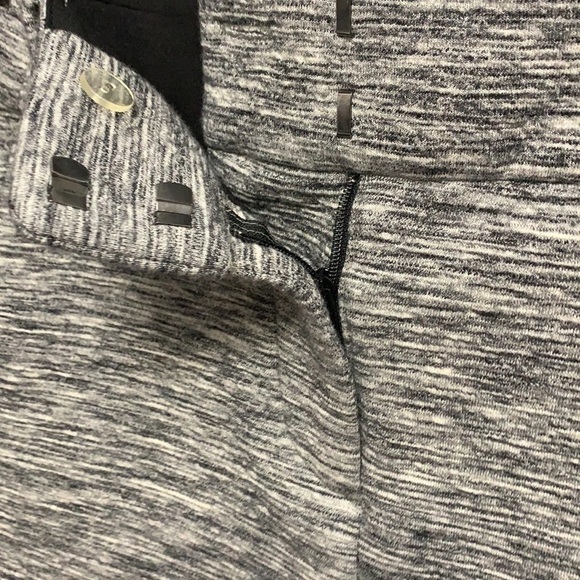 Loft- 16 inch mini skirt - Picture 3 of 7